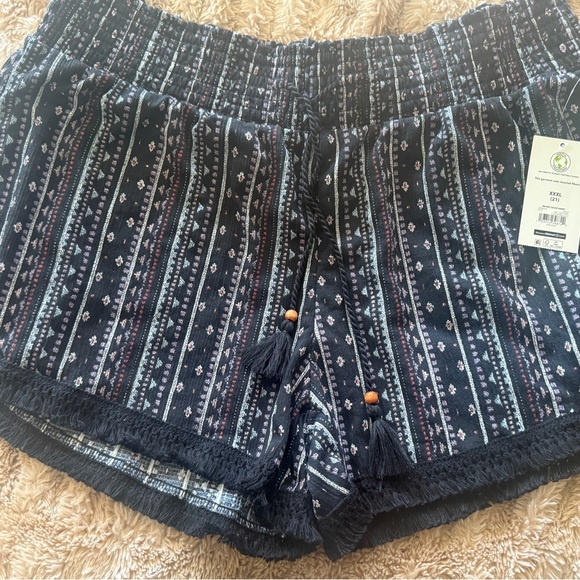 No Boundaries Black and White Patterned High Waist Shorts - Picture 1 of 4